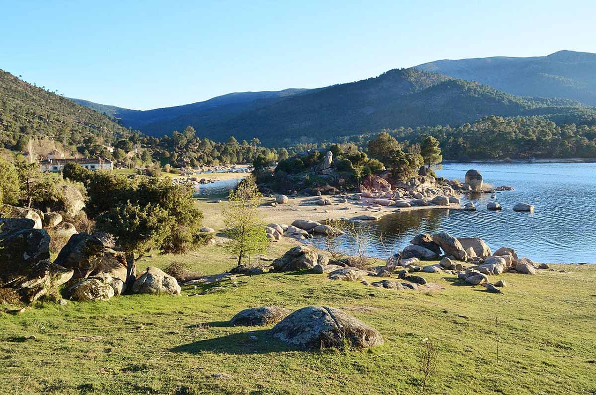 Entorno del restaurante las cruceras, el embalse el burguillo