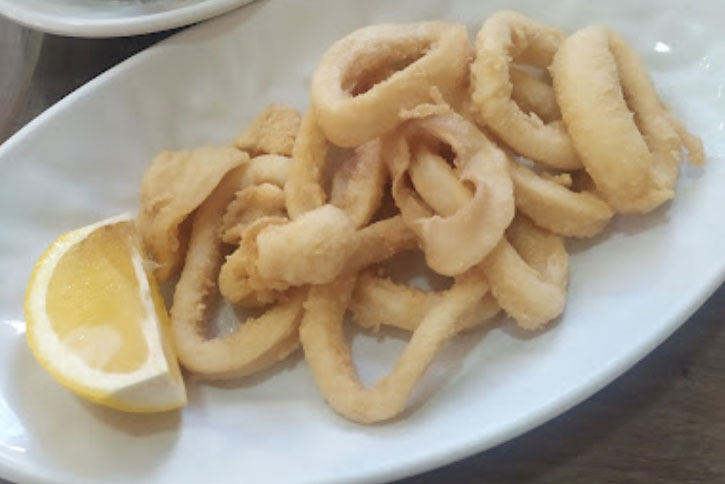 Calamares en el restaurante las cruceras