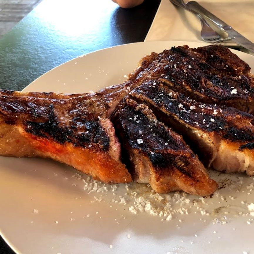 Chuletón en el restaurante las cruceras